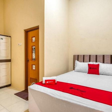 Reddoorz Syariah Near Kebon Rojo Park Blitar Hotel Kültér fotó